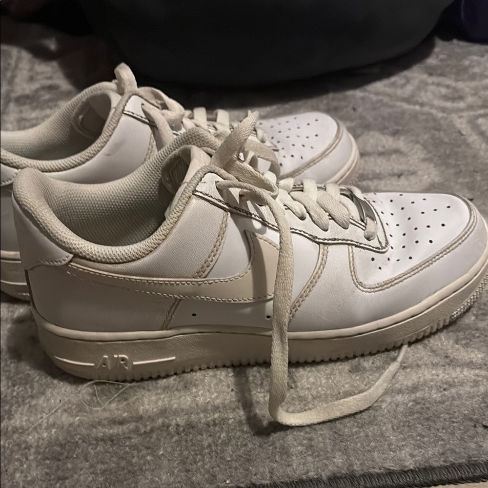 Nike White Sneakers Classic Low-Top Design